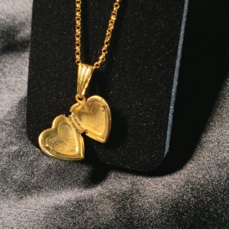 Gold-plated heart locket