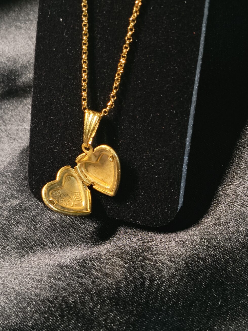 Gold-plated heart locket